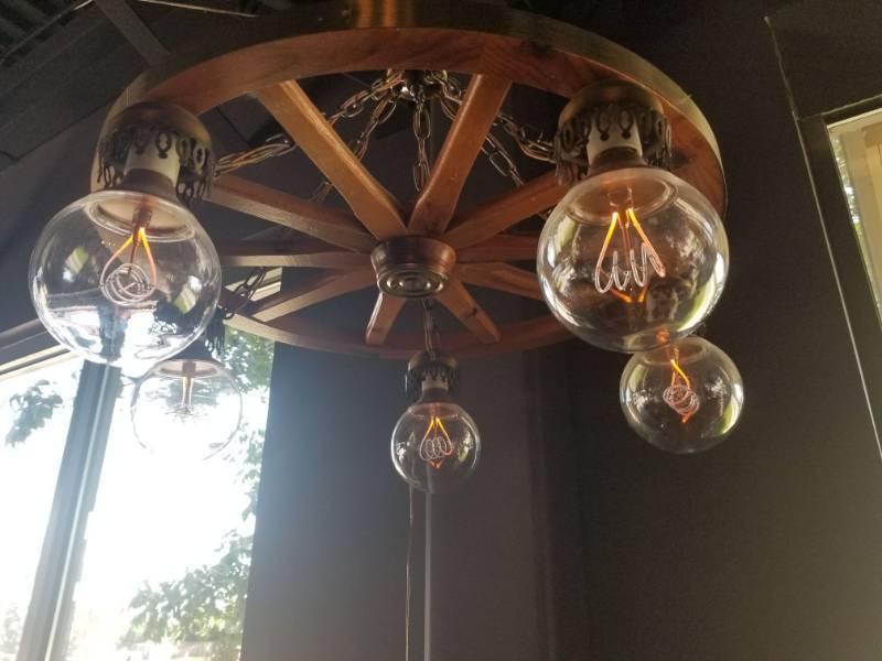 lot 1549 image: 5 Edison Light Bulbs