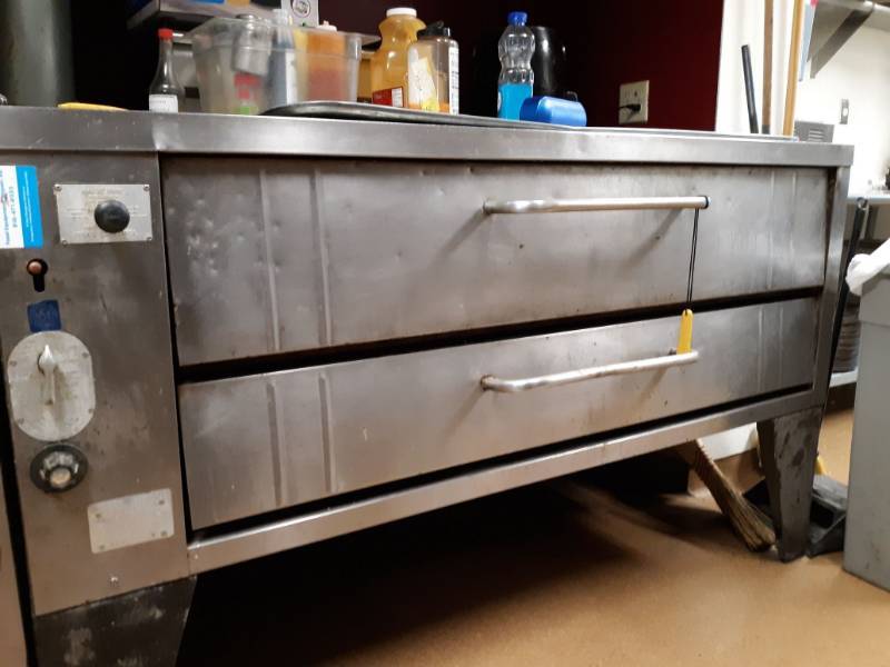 lot 1569 image: Bakers Pride Pizza Oven Single stone bake shelf