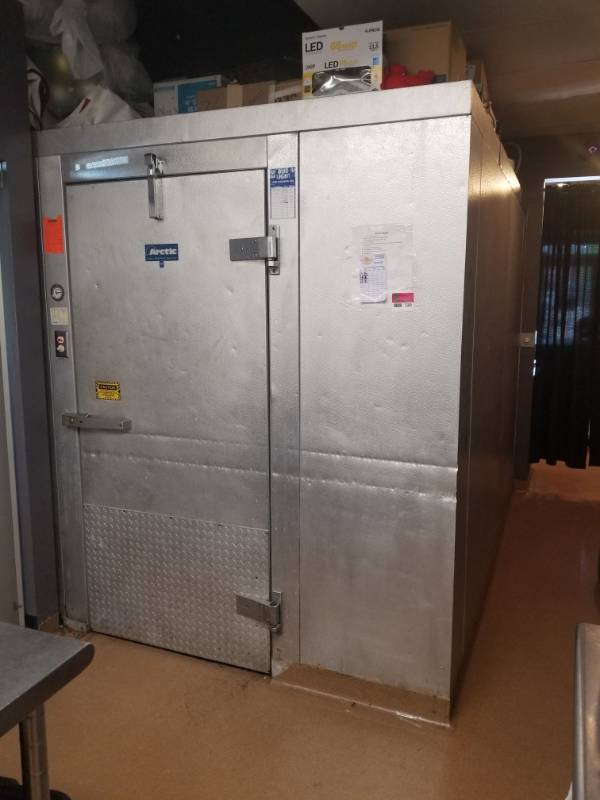 lot 1589 image: Artic Walk In Cooler