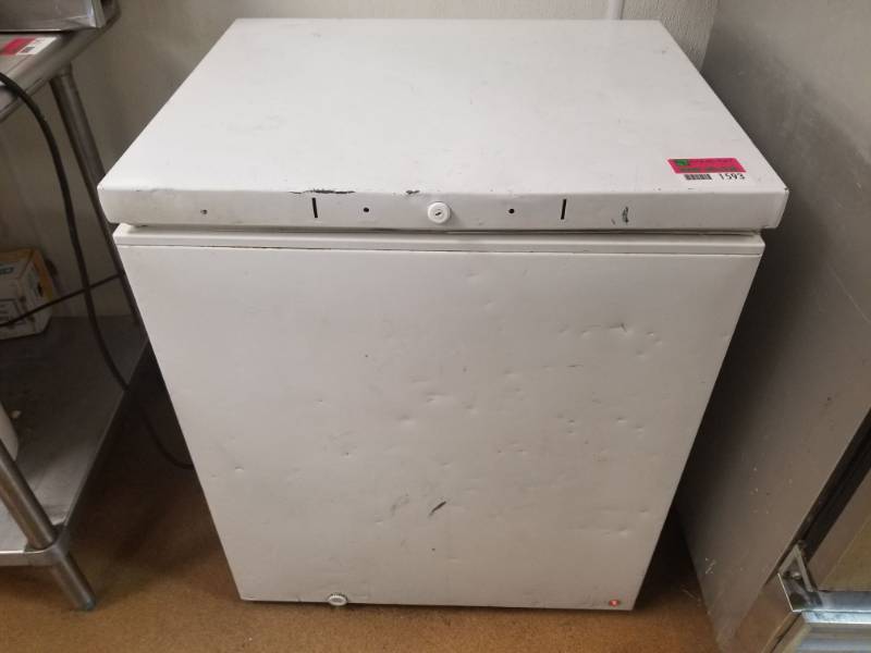 lot 1593 image: Chest Freezer