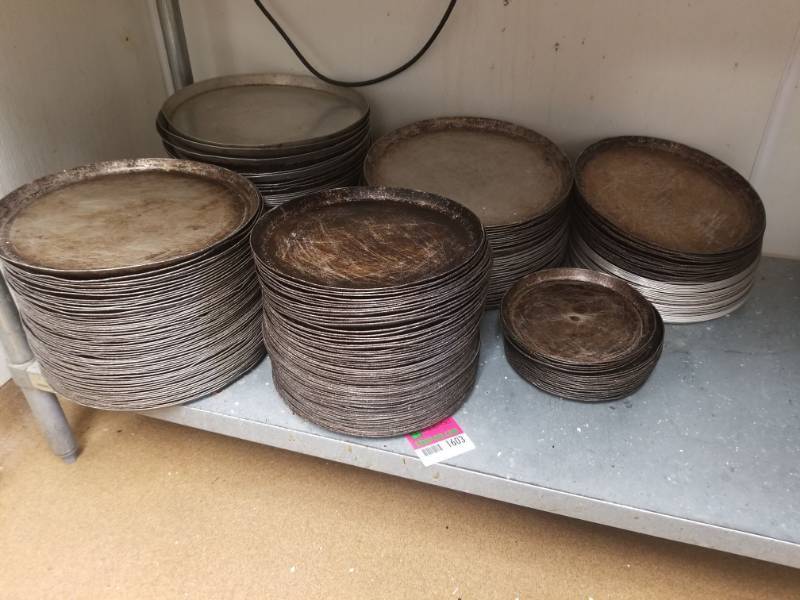 lot 1603 image: Large Lot of Pizza Pans