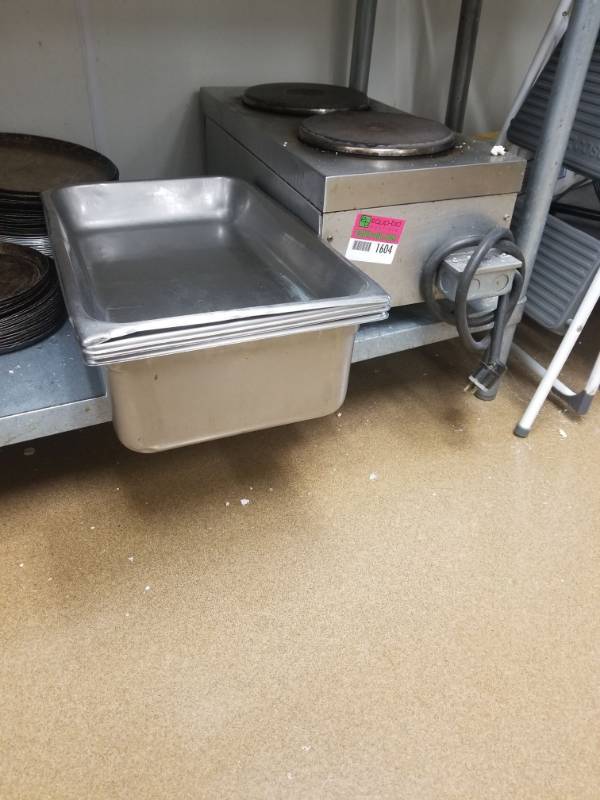 lot 1604 image: 2 Burner Cook Top and 4 Inset Pans