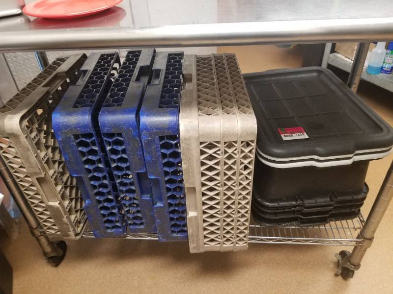 lot 1608 image: 8 Dish Racks and 4 Tubs
