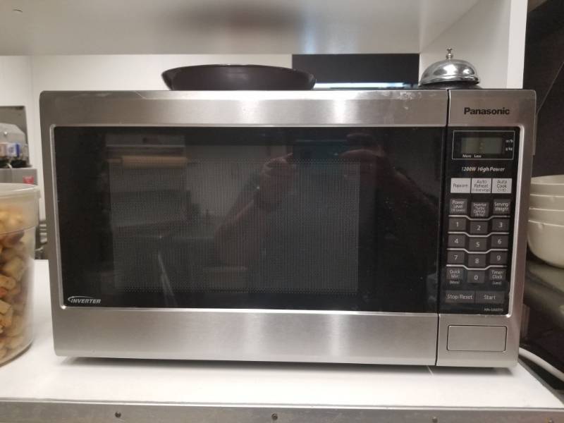 lot 1609 image: Panasonic Microwave
