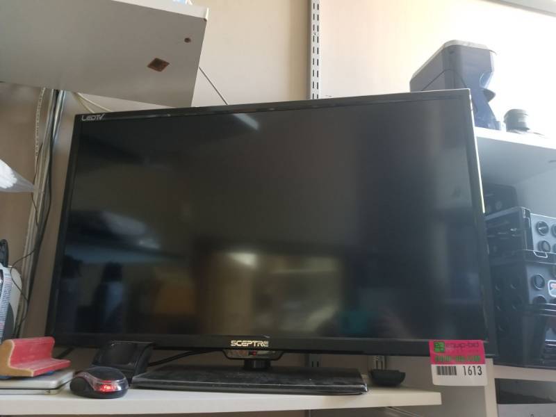 lot 1613 image: Sceptre LED TV 32in