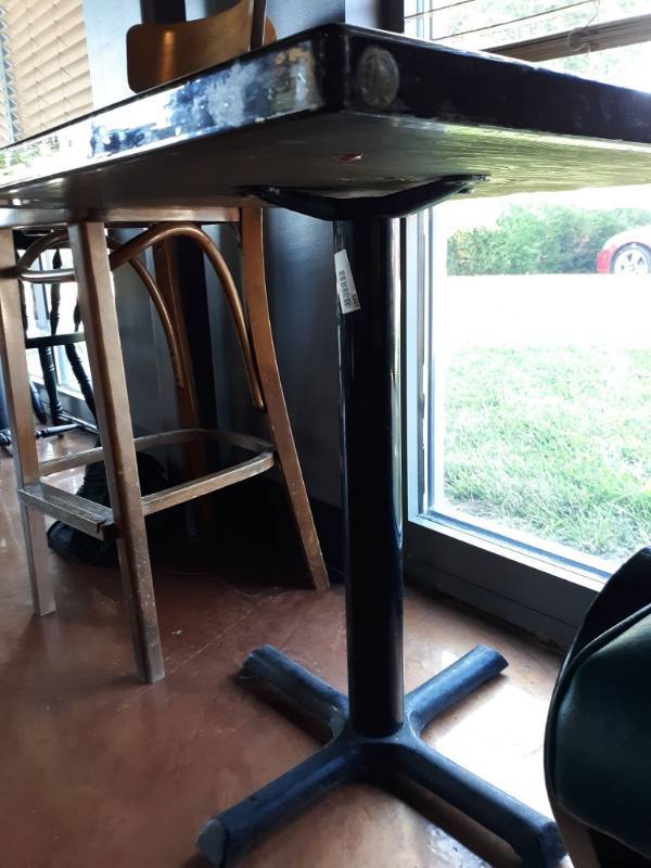 lot 1525 image: Dining Table