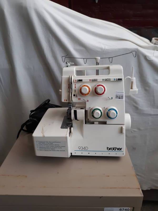 Brother 934D Compact Overlock Serger Sewing Machine with Accessories