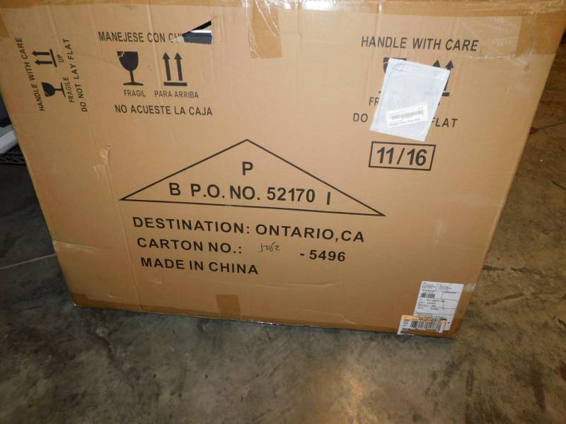 lot 6145 image: Lot of 2 Large Picture Frames