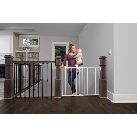 lot 6136 image: Regalo Top Of Stairs Gate