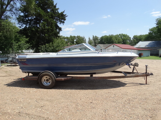 lot 340 image: 1984 Sea Arrow  18 boat with 5.0L Chevy engine mercruiser outdrive. Trailer included and has 2 ball. Runs great.