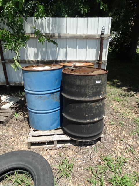 lot 344 image: Large lot of scrap metal.