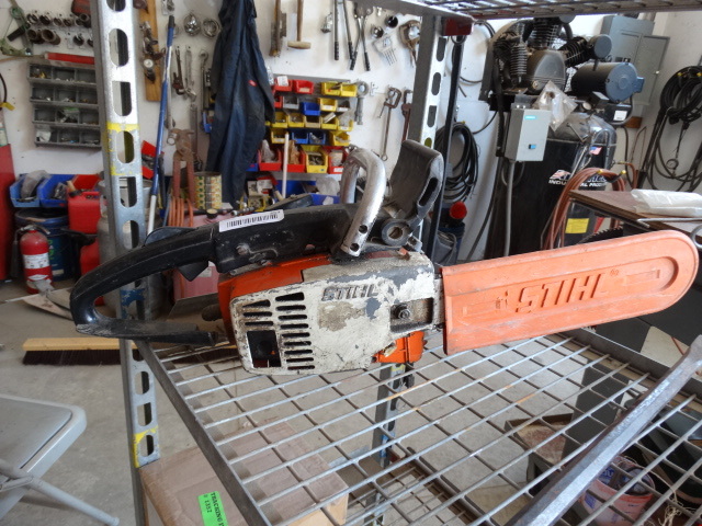 lot 353 image: Stihl chainsaw, has compression.