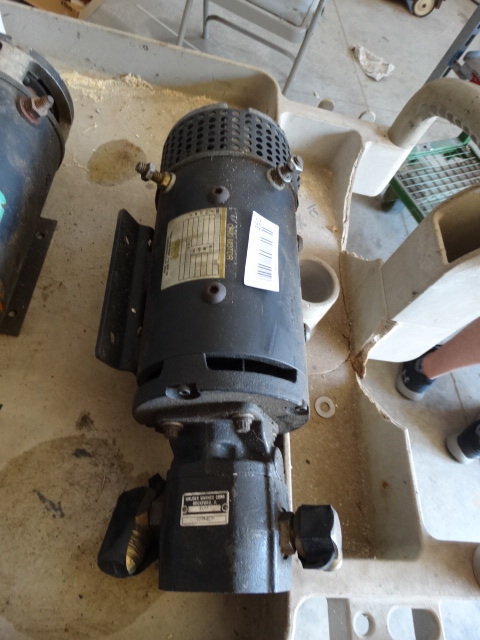 lot 360 image: 24v hydraulic pump.