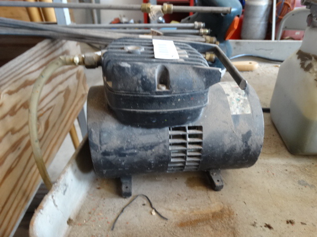 lot 364 image: Thomas compressor. works.