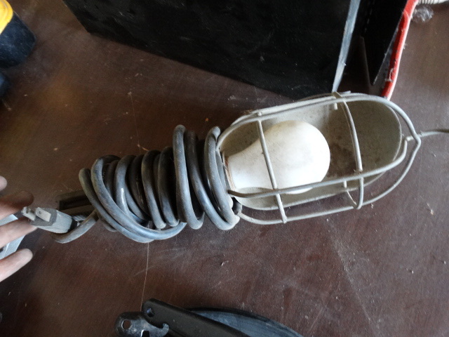 lot 417 image: Trouble light.