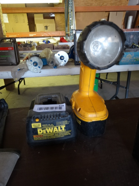 lot 418 image: Dewalt battery charger and flash light.