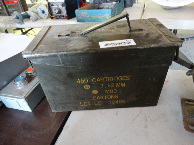 lot 422 image: Ammo can.