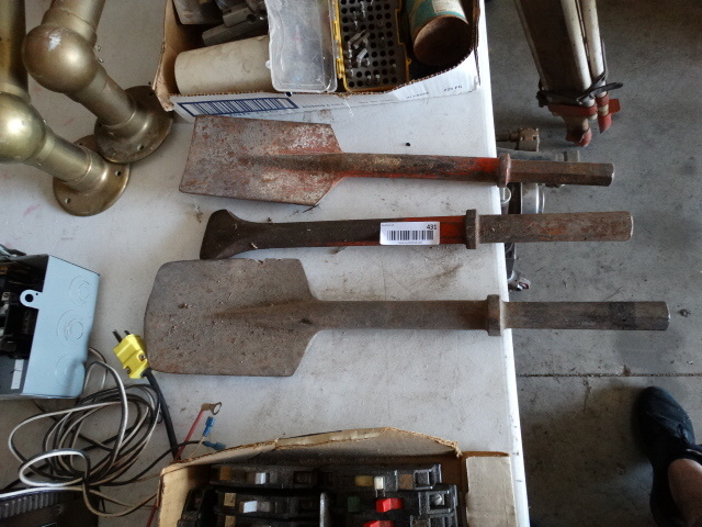 lot 431 image: 3 Jack hammer tools.