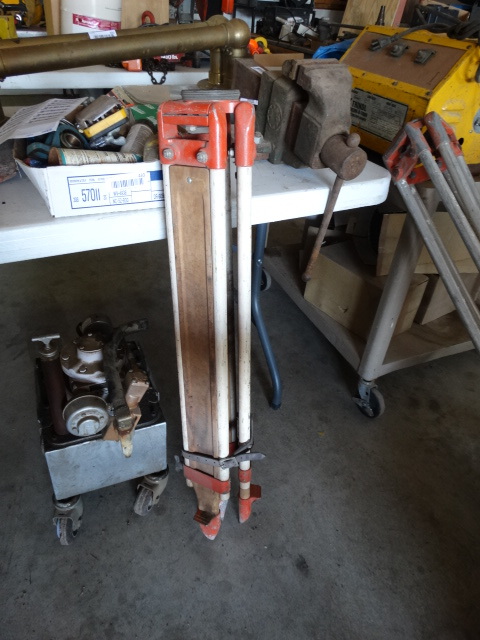 lot 435 image: Transit tripod.