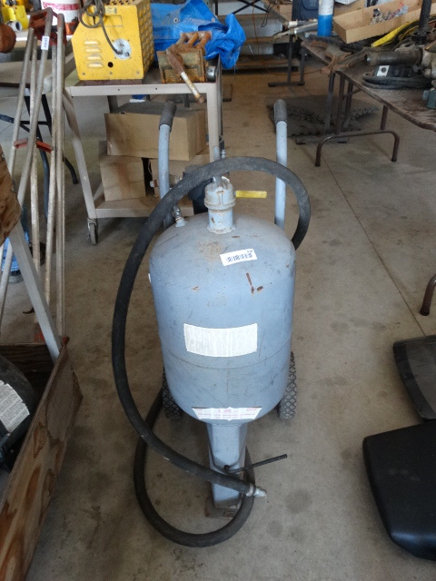 lot 438 image: Sand blaster.