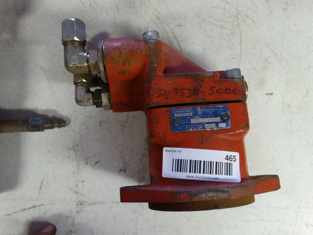 lot 465 image: Volvo hydraulic pump.