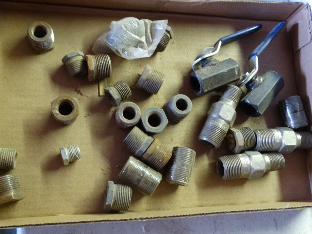 lot 472 image: Pipe fittings, and 2 valves.