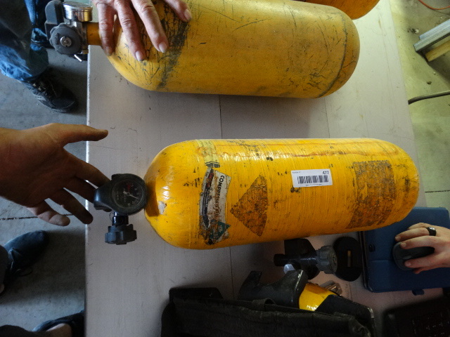 lot 477 image: Compressed air tank and gauge.