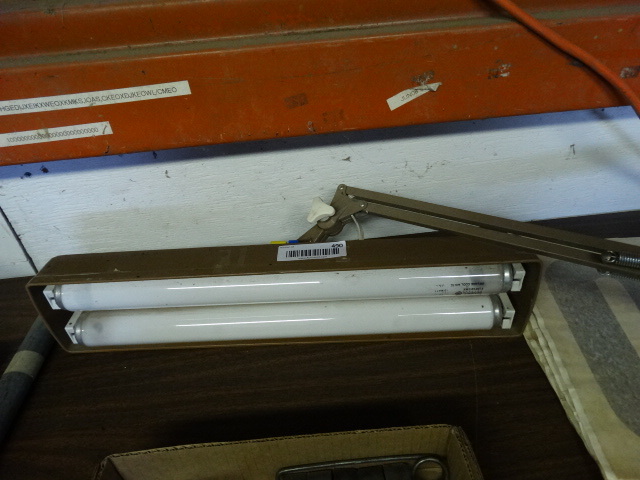 lot 490 image: Fluorescent desk lamp.