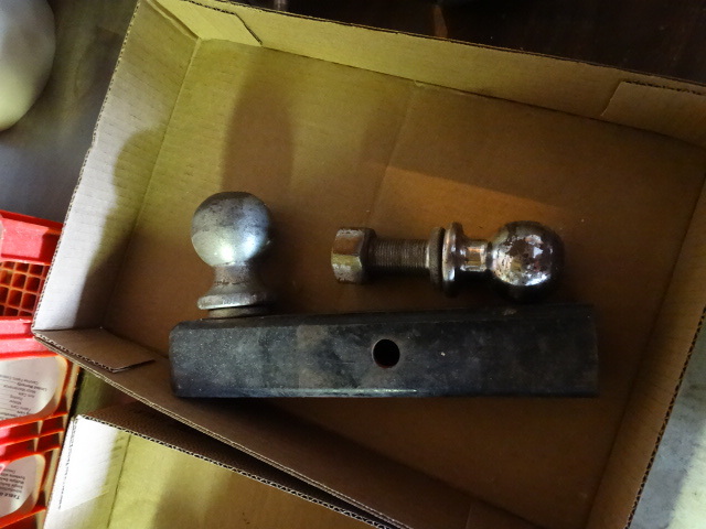 lot 496 image: Trailer hitch and reciever.