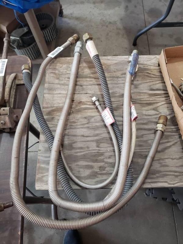 lot 509 image: Lot of 5 misc hoses