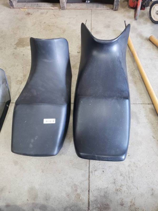 lot 521 image: 2 jetski seats