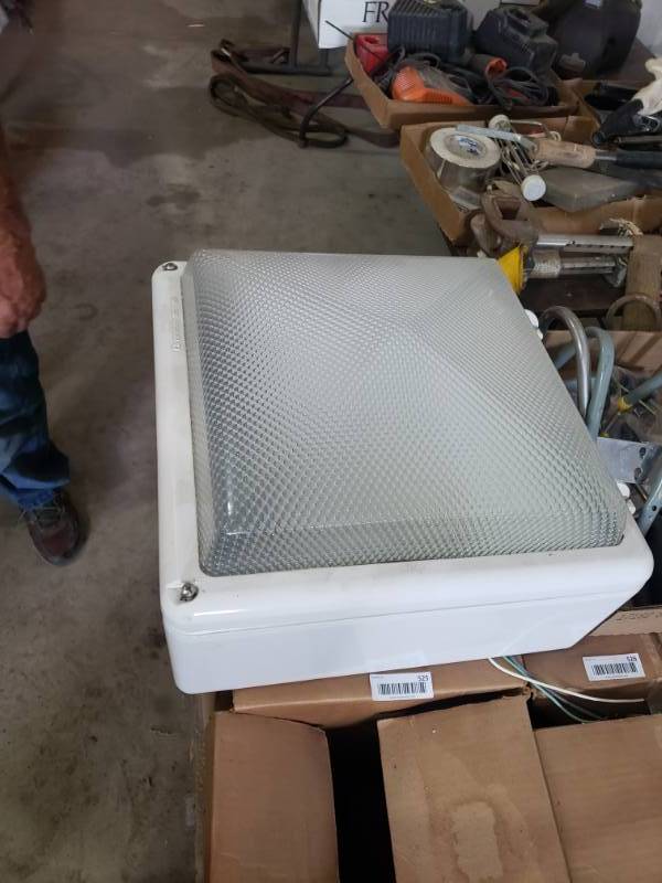 lot 522 image: lithonia 120V ceiling mount light
