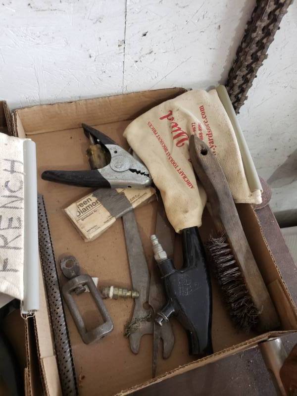 lot 534 image: box of misc tools