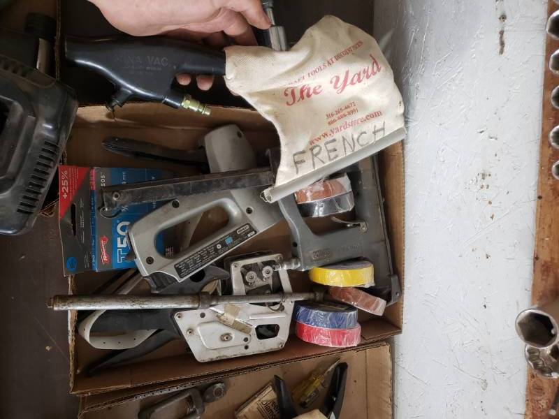 lot 535 image: Lot of staplers, tape and pneumatic vacuum