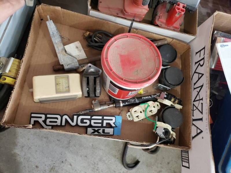 lot 539 image: Box of electrical