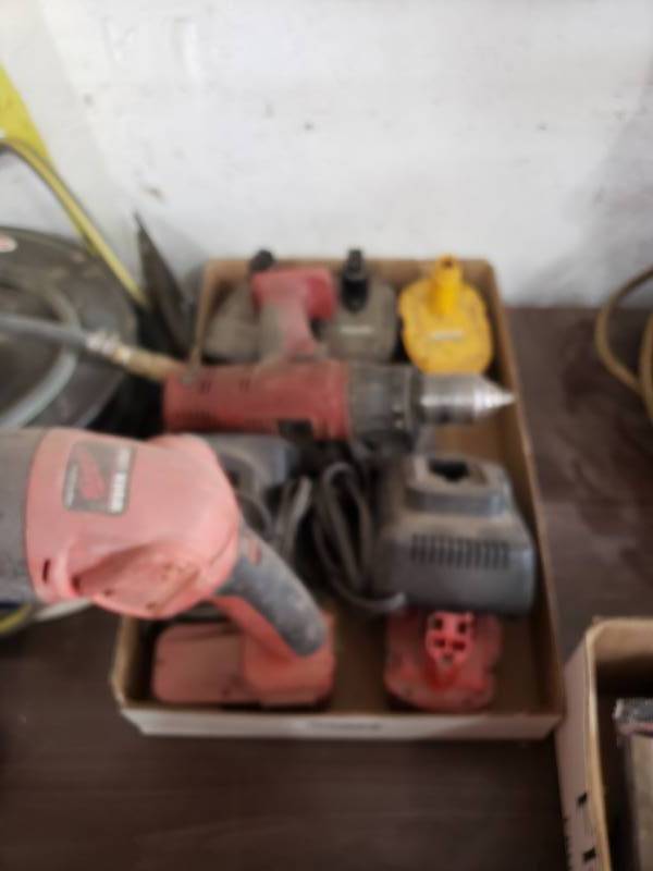 lot 540 image: Lot of Nikita Work light and drill w batteries and chargers