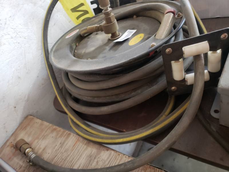 lot 542 image: Air hose w reel