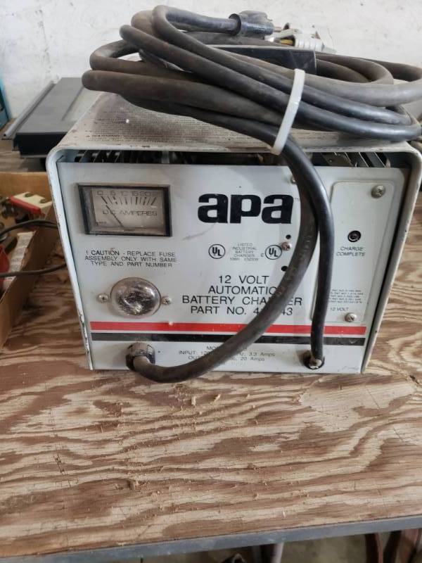 lot 544 image: APA 12 volt automatic battery charger