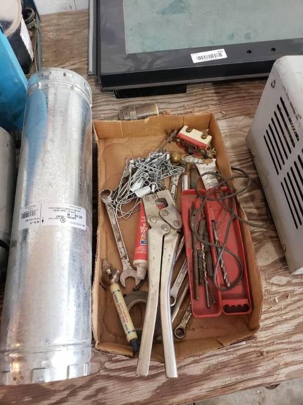 lot 546 image: Box of misc tools and hardware