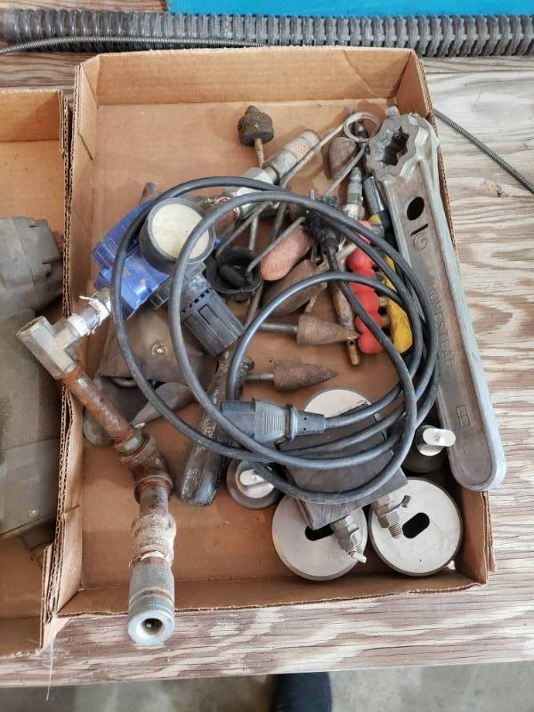 lot 548 image: Box of Metal punches, grinding wheels and sockets