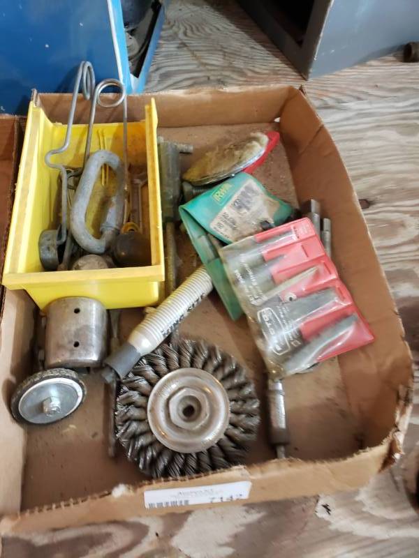 lot 7142 image: Lot of tools