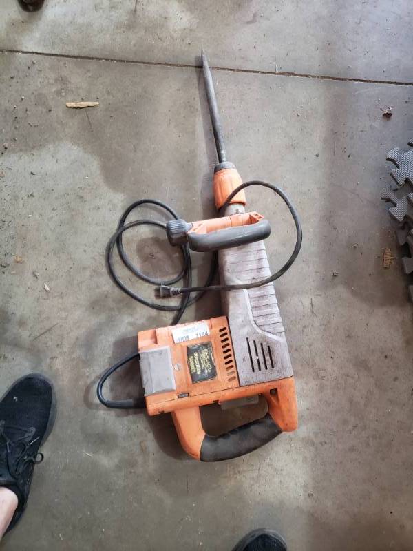 lot 7144 image: Chicago Electric demolition hammer in working condition