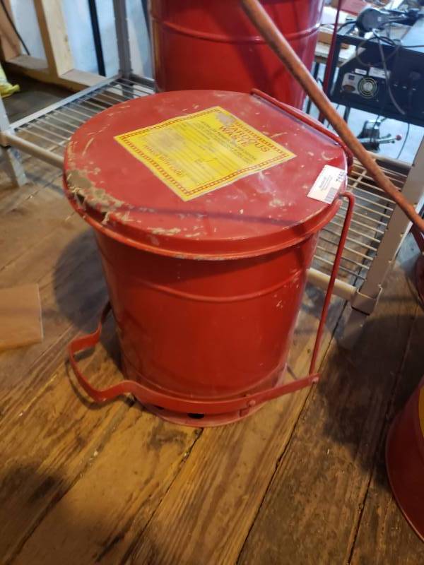 lot 7156 image: Just Rit Safety Can