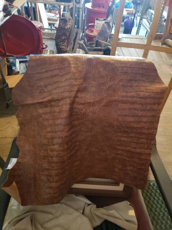lot 7175 image: Alligator Leather Hyde