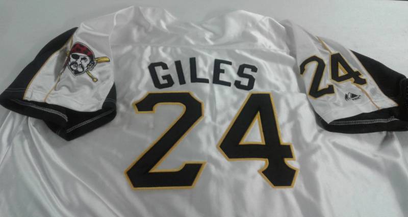 lot 1058 image: Brian Giles #24 Pittsburgh Pirates Majestic Authentic XXL Jersey Double Extra Large