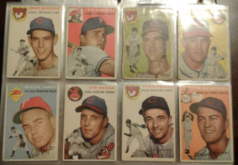 lot 1022 image: Twenty Three Original 1954 Topps Baseball Cards Including Cubs, Dodgers, Red Sox, Cardinals Book Value $345.00