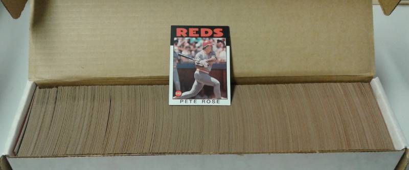 lot 1150 image: 1986 Topps Baseball Card Complete Set - 792 Baseball Cards - Pete Rose, George Brett, Cal Ripken, Clemens - Nice Condition with Black Borders