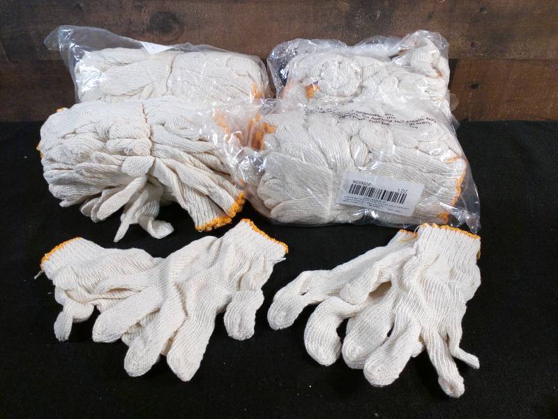 lot 22 image: Knit Gloves 100% Cotton