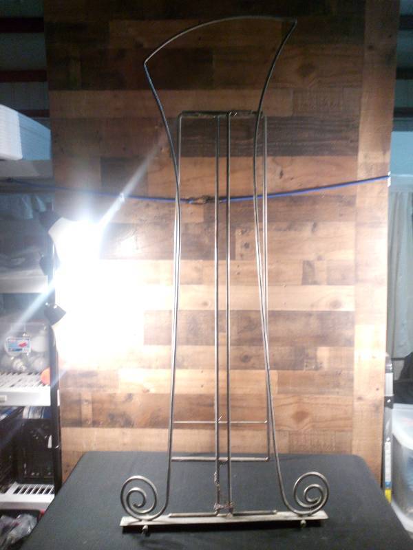 lot 28 image: Metal Sign Stand