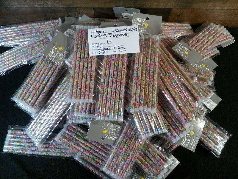 lot 42 image: Spritz Confetti Throwers
